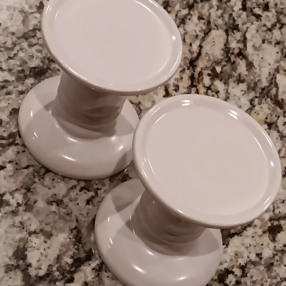White Ceramic Holders & Red Scented Accent Candles Set NEW! - Picture 3 of 11
